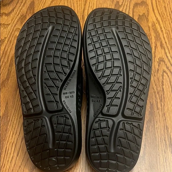 OOFOS Black Slide Sandals - Picture 3 of 6